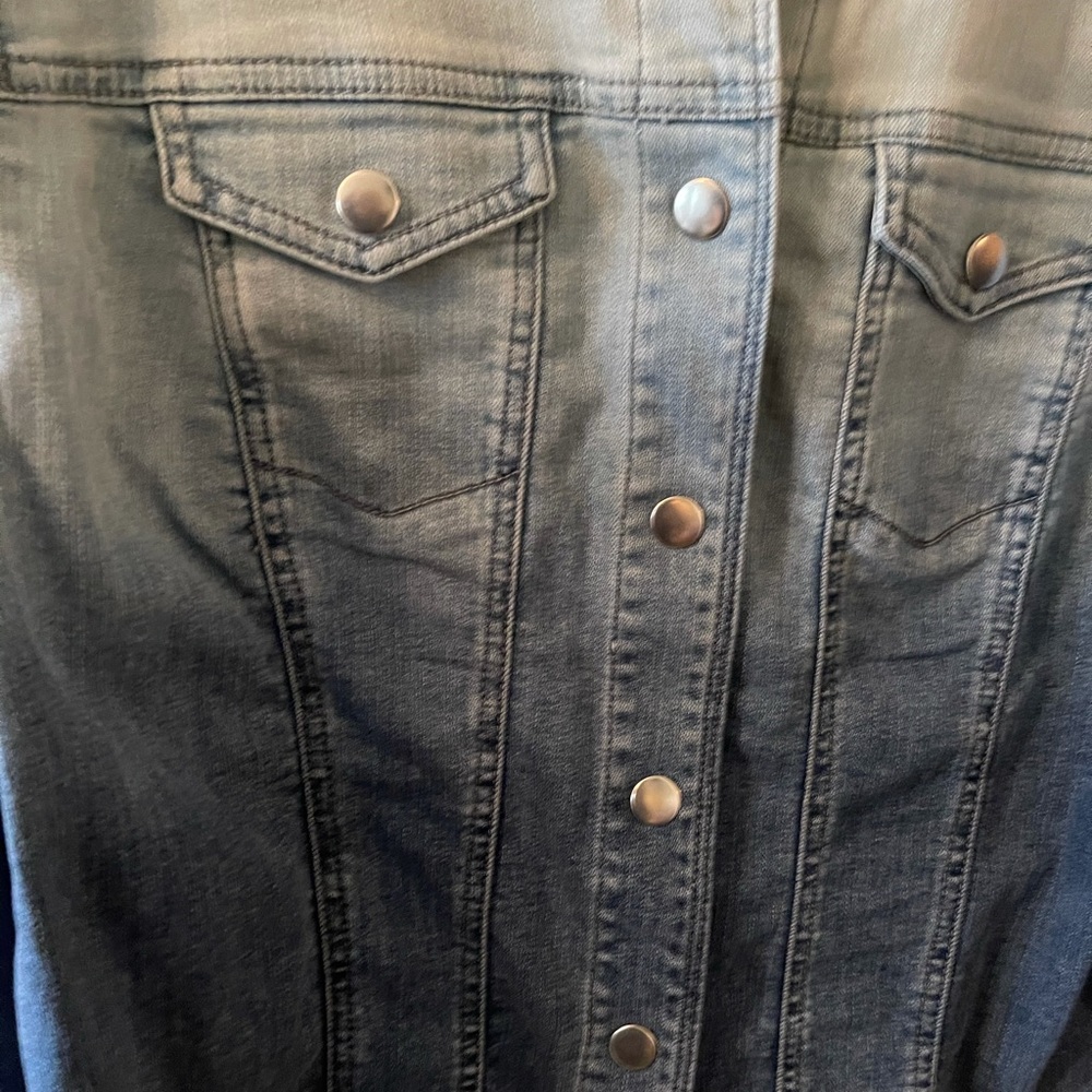 Chico’s Ombré Denim Jacket Chico’s Size 2 or Large - Picture 3 of 3